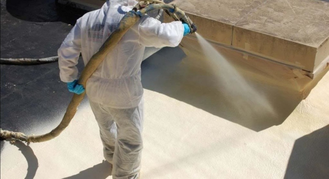 أي مادة هي الأفضل لعزل سطح منزل؟